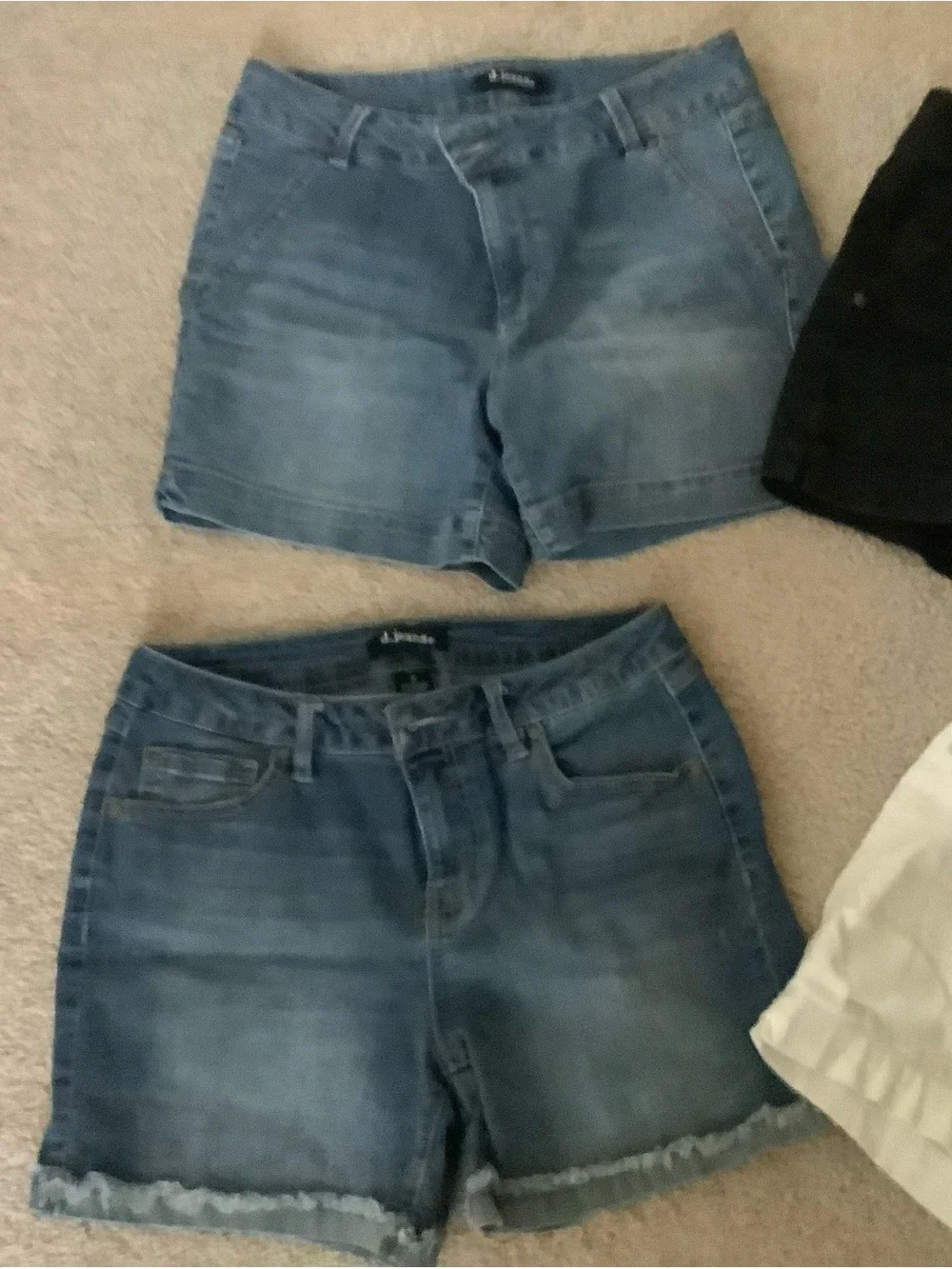 d. jeans Black and White Women's Jean Shorts 4 pairs - Picture 3 of 4